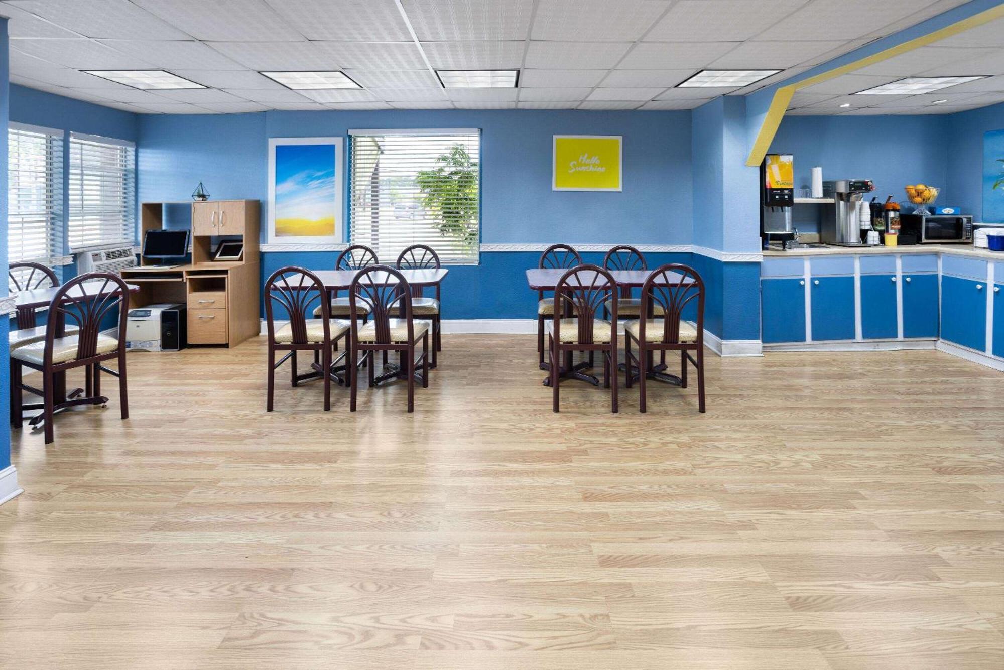 Days Inn By Wyndham Waycross Exteriör bild