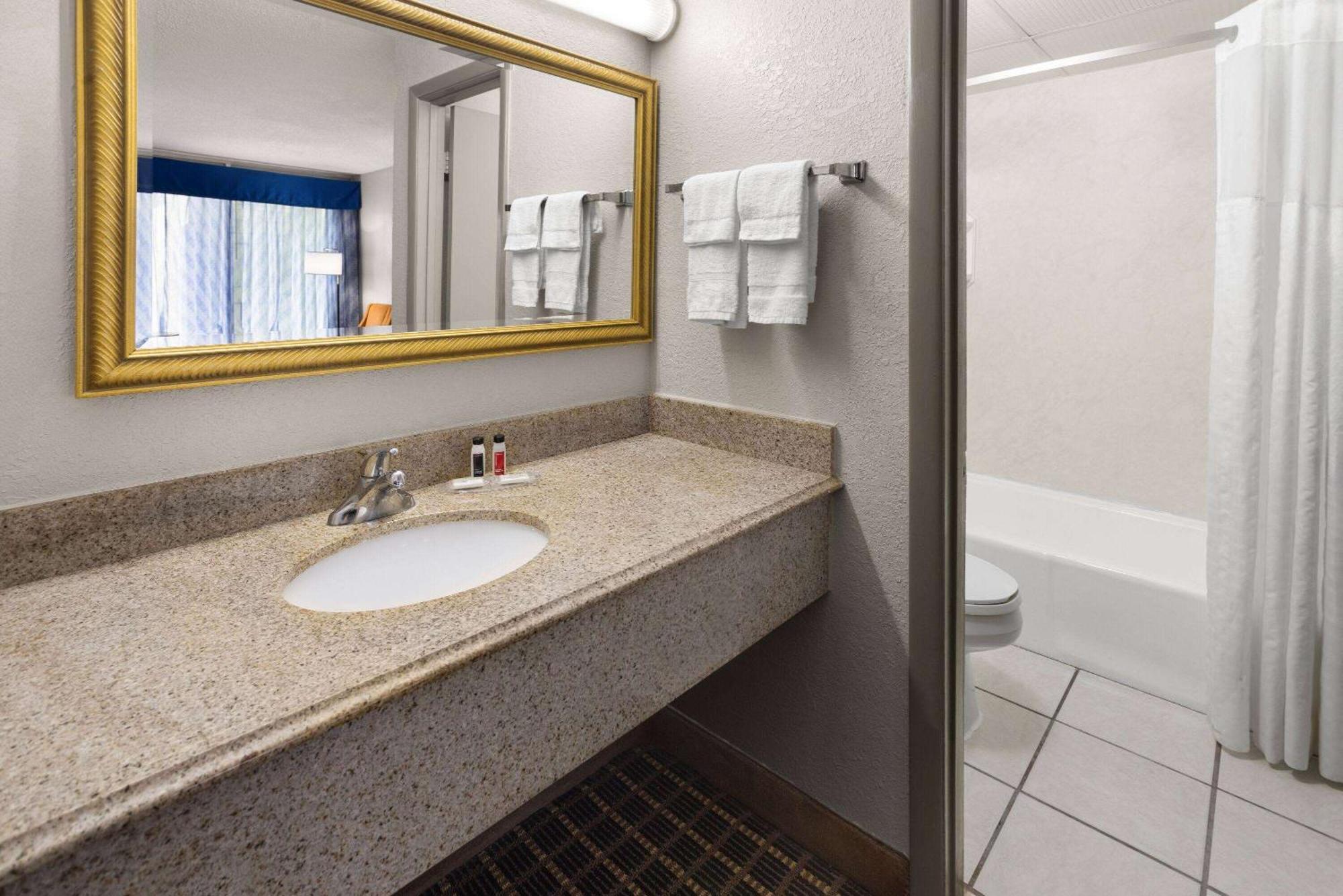 Days Inn By Wyndham Waycross Exteriör bild