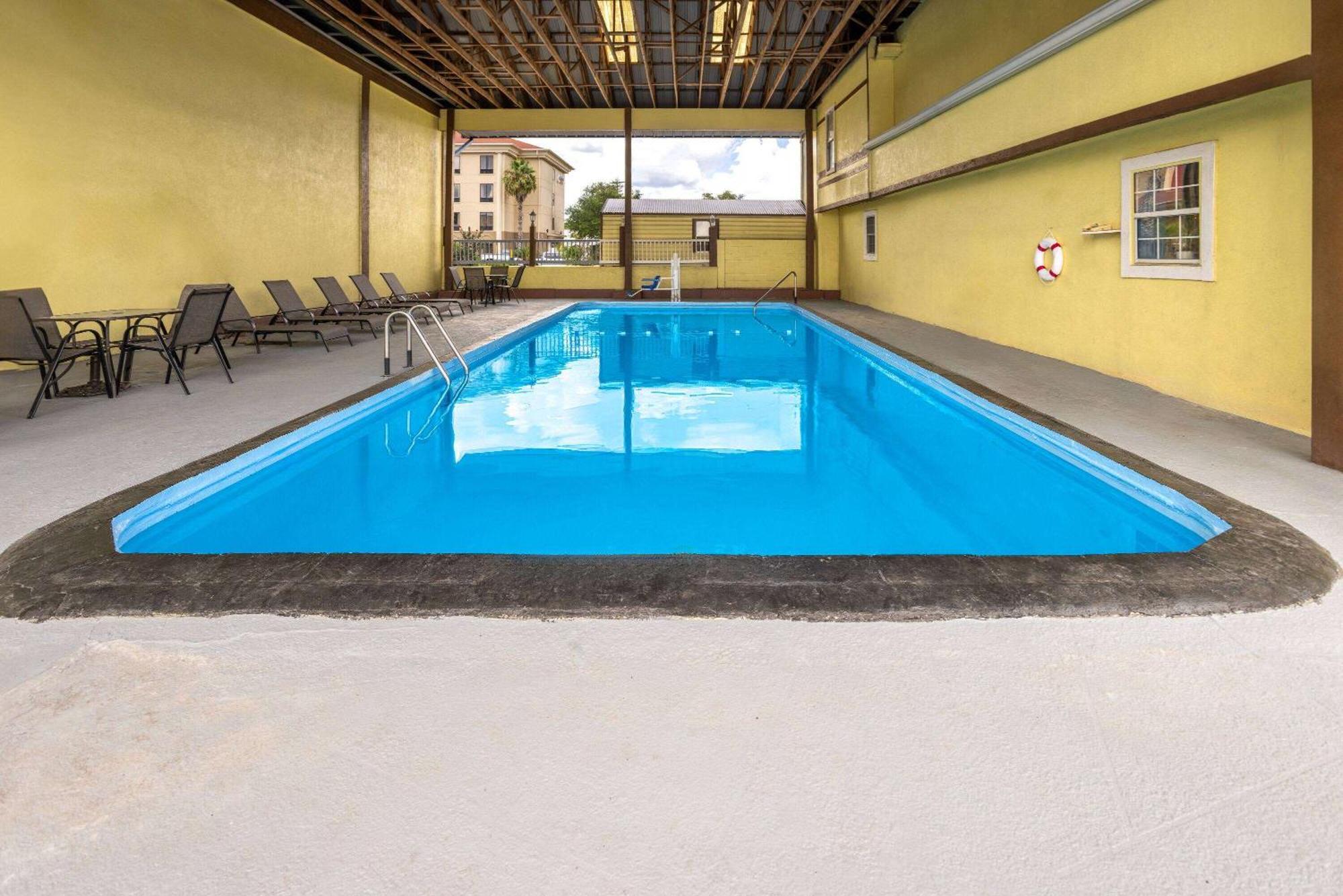 Days Inn By Wyndham Waycross Exteriör bild