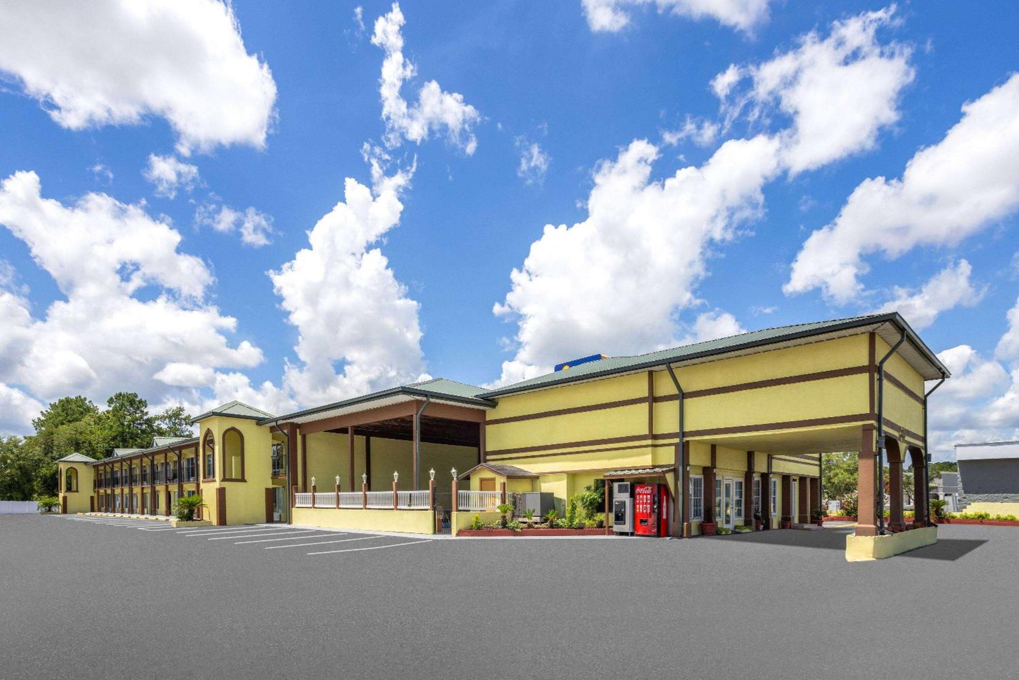 Days Inn By Wyndham Waycross Exteriör bild