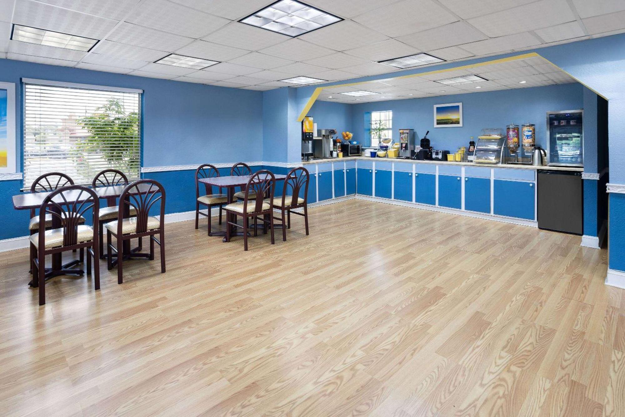 Days Inn By Wyndham Waycross Exteriör bild