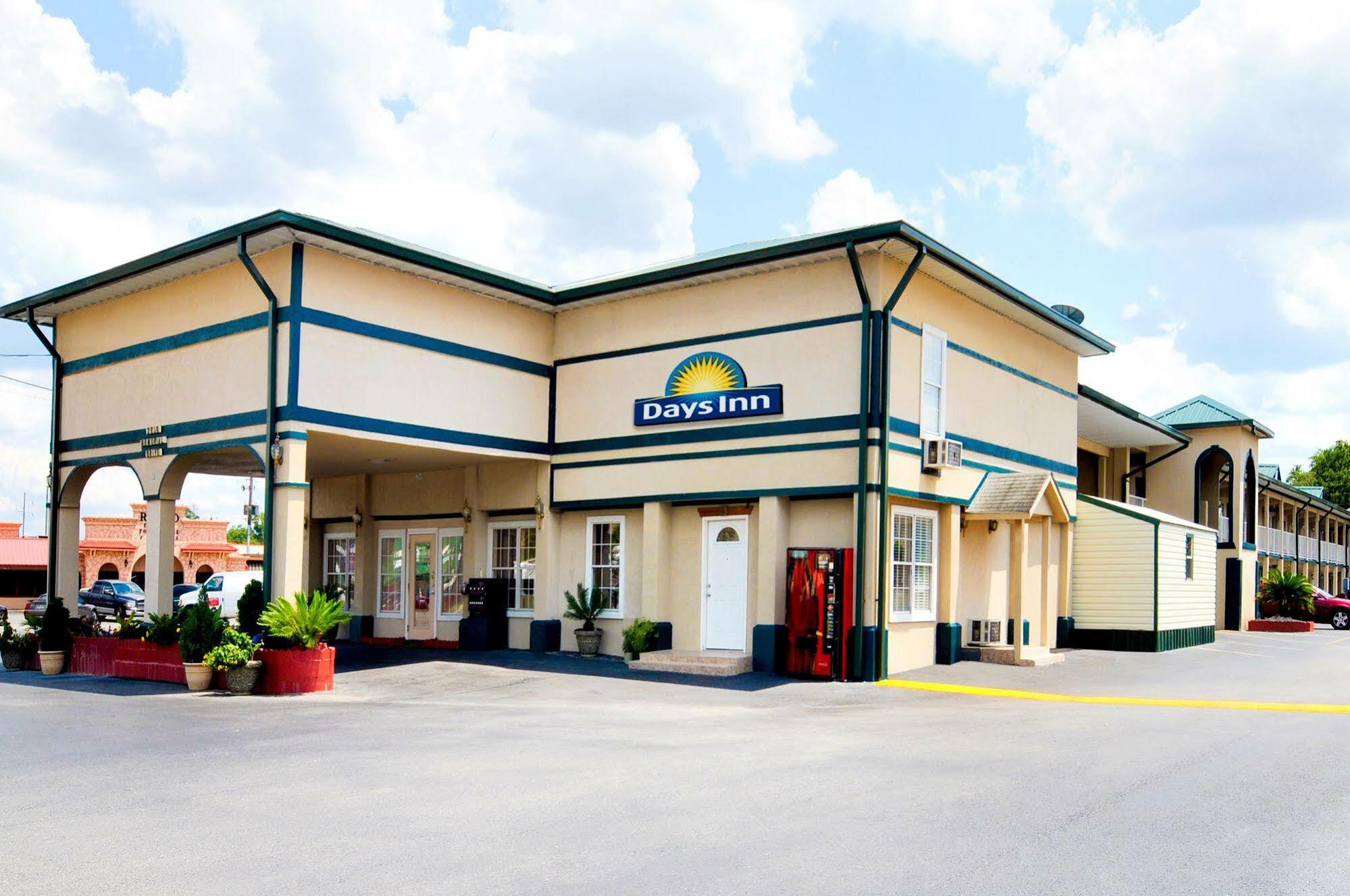 Days Inn By Wyndham Waycross Exteriör bild